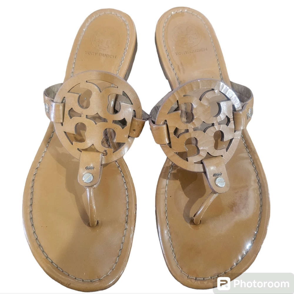 Woman's face to be responsible size 9M Tory Burch sandals